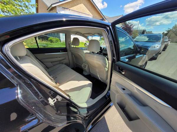2010 Subaru Legacy 6spd CLEAN for sale in Battle ground, OR – photo 7