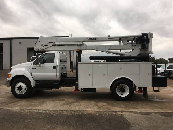 2011 Ford F-750 Automatic Cummins Diesel Bucket Material Handler WT for sale in Arlington, TX – photo 2