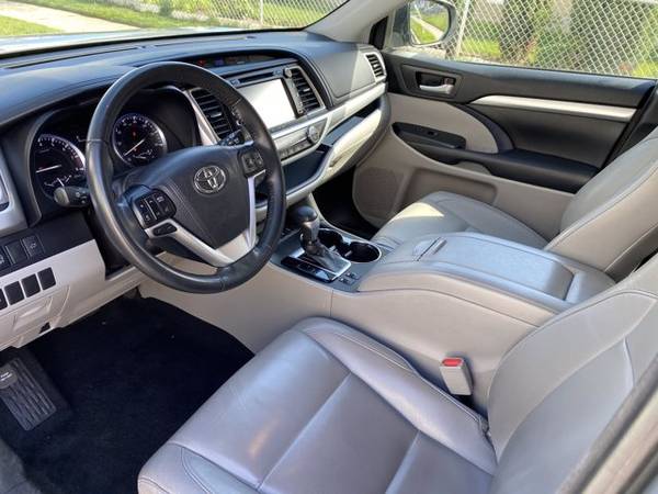 2018 Toyota Highlander XLE SUV - - by dealer - vehicle for sale in Valley Stream, NY – photo 8