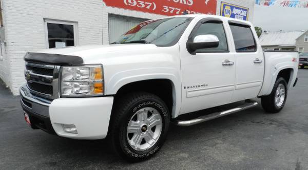 2009 Chevrolet Silverado 1500 LT - 4x4 4 Door - Crew Cab - White for sale in Russellville, OH – photo 3
