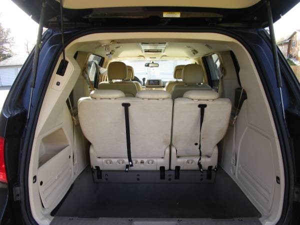 2010 volkswagen routan se dual sliding doors 100xxx miles for sale in Montrose, MN – photo 7