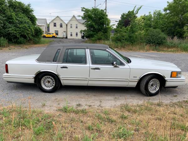 94 Lincoln town car Cartier - cars & trucks - by owner - vehicle... for sale in Carthage, NY – photo 6
