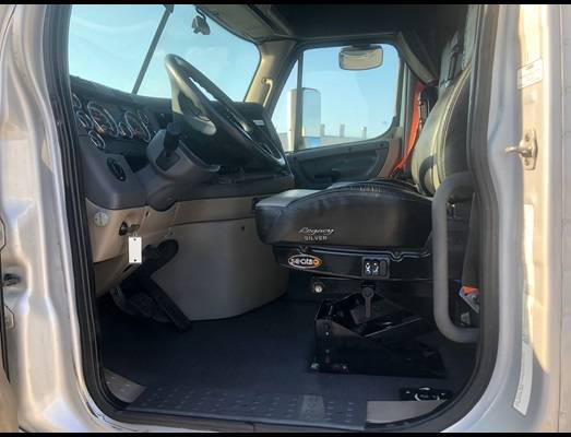 🤑2016 Freightliner Cascadia with Comfort Pro APU 🤑 for sale in TAMPA, FL – photo 11