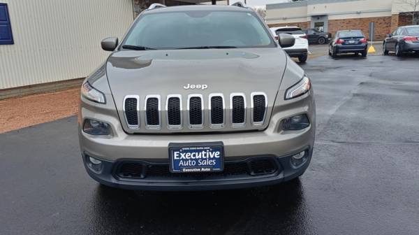 2016 Jeep Cherokee 4WD 4dr Latitude - - by dealer for sale in Shawano, WI – photo 3