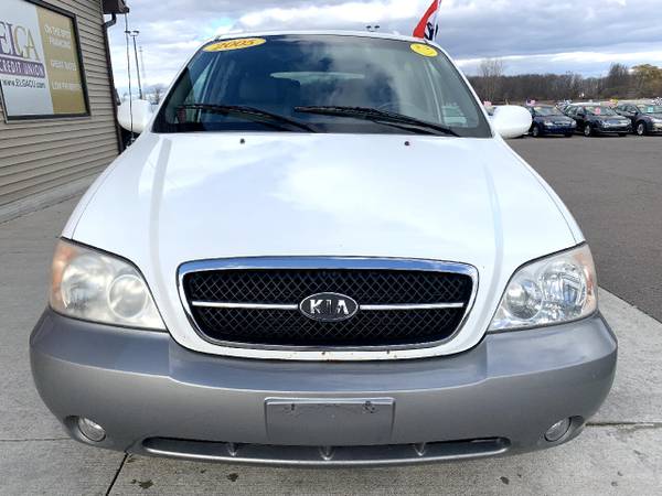 2005 Kia Sedona 4dr Auto LX - cars & trucks - by dealer - vehicle... for sale in Chesaning, MI – photo 2