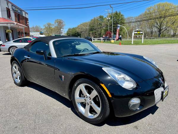 Look What Just Came In! A 2006 Pontiac Solstice with only for sale in South Windsor, CT – photo 10