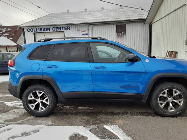 2017 Jeep Cherokee Trailhawk - - by dealer - vehicle for sale in International Falls, MN – photo 6