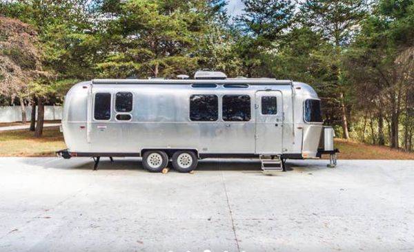 2018 Airstream Tommy Bahama 27FB Relax Edition Financing Available.... for sale in CHANTILLY, District Of Columbia – photo 2
