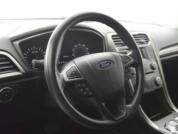2017 Ford Fusion SE Sedan 4D sedan GRAY - FINANCE ONLINE for sale in Detroit, MI – photo 2