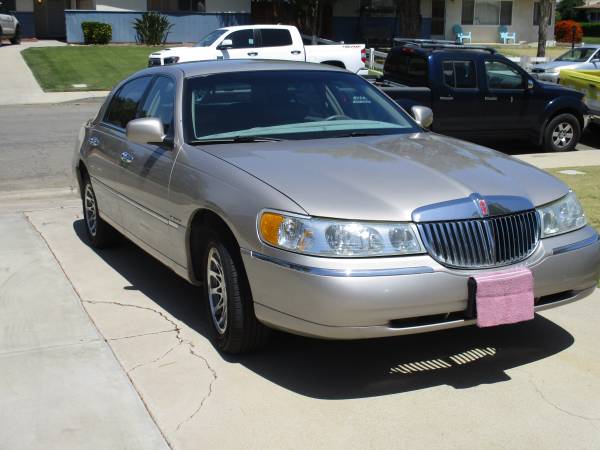 2002 Lincoln Town Car for sale in Bakersfield, CA – photo 2