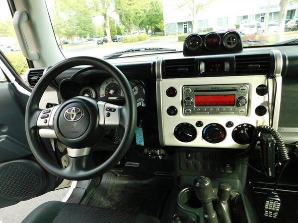 2014 Toyota FJ Cruiser Sport Utility 4X4 / 1-OWNER / CRAWL CONTROL/... for sale in Portland, OR – photo 17
