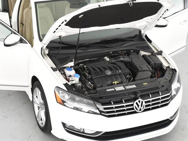 2015 VW Volkswagen Passat V6 SEL Premium Sedan 4D sedan White - for sale in Detroit, MI – photo 4