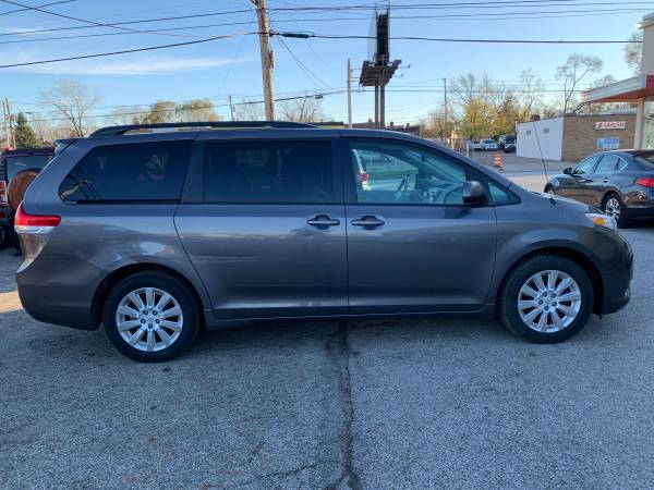 2014 Toyota Sienna LE AWD. WARRANTY!! 1 OWNER!! AWD!! Remote Start!!... for sale in Cleveland, OH – photo 5