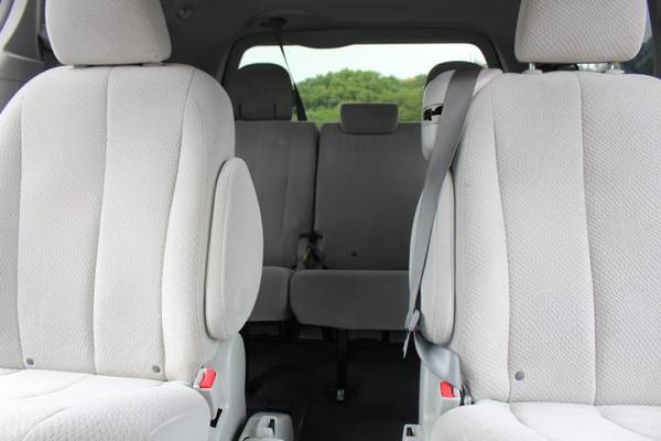 2014 Toyota Sienna LE Van great quality car extra clean - cars &... for sale in tampa bay, FL – photo 17