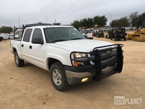 Chevrolet Silverado 1500 4x4 Crew Cab Pickup LOW MILES - cars & for sale in San Antonio, TX – photo 2