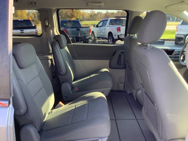 Accident Free! 2010 Chrysler Town & Country! 3rd Row! - cars &... for sale in Ortonville, OH – photo 19