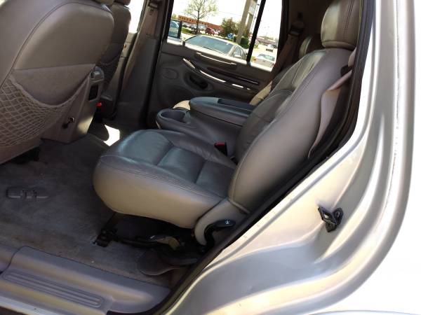 Lincoln Navigator with third row seating for sale in Indianapolis, IN – photo 6