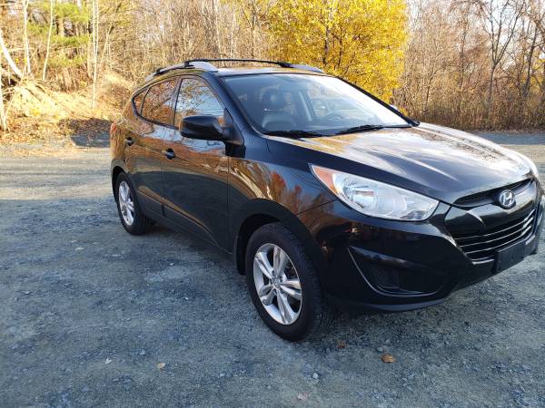 2011 HYUNDAI TUCSON FWD VERY CLEAN NO RUST - cars & trucks - by... for sale in Wynantskill, NY – photo 3