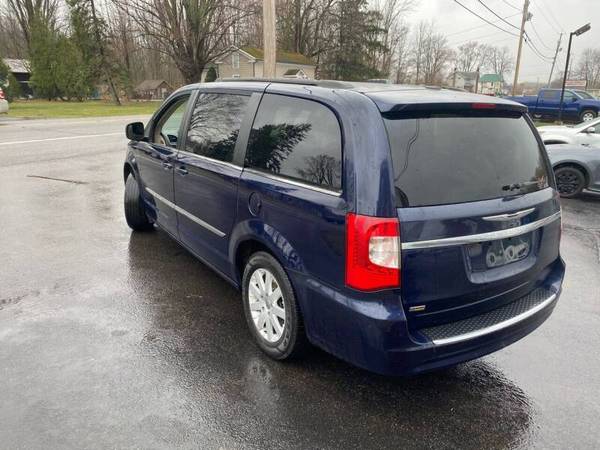 2014 Chrysler Town and Country 7 Passenger Leather Clean for sale in Spencerport, NY – photo 5