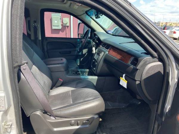 2012 GMC Yukon XL 4WD 4dr 2500 SLT - cars & trucks - by dealer -... for sale in South St. Paul, MN – photo 17