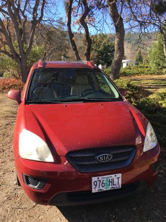 2007 Kia Rondo LX Wagon 4D - cars & trucks - by owner - vehicle... for sale in Ashland, OR – photo 2