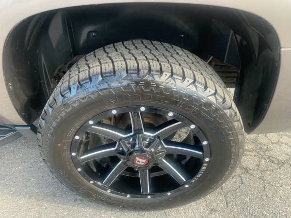 2013 Chevy Suburban LT 4x4 - Loaded - New Wheels & Tires - NC Vehicle for sale in Stokesdale, SC – photo 10