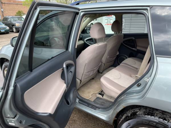 2006 Toyota Rav4 - Gas Saver - Super Spacious - Adventure Ready for sale in Palatine, IL – photo 11