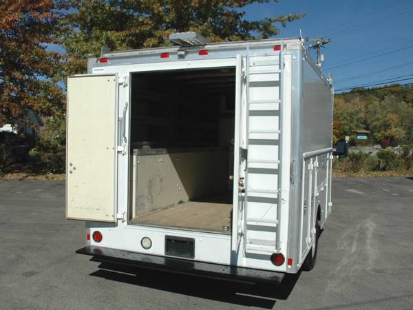 2011 CHEVY 12.5 FT ENCLOSED UTILITY / SERVICE VAN / CLEAN for sale in Butler, PA – photo 6