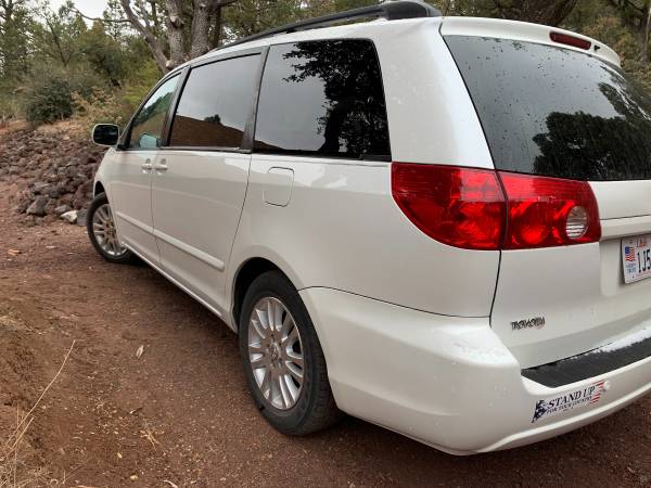 **LOW 84,000 MILE**2009TOYOTA SIENNA XLE W/LEATHER, REAR... for sale in Hurricane, UT – photo 2