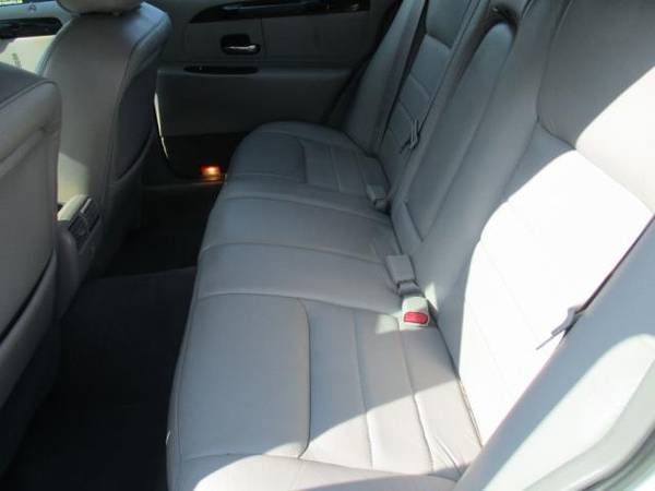 2000 Lincoln Town Car - cars & trucks - by dealer - vehicle... for sale in Dracut, MA – photo 16