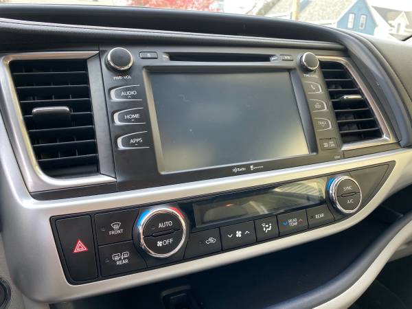 2015 Toyota Highlander - cars & trucks - by owner - vehicle... for sale in Portsmouth, NH – photo 4