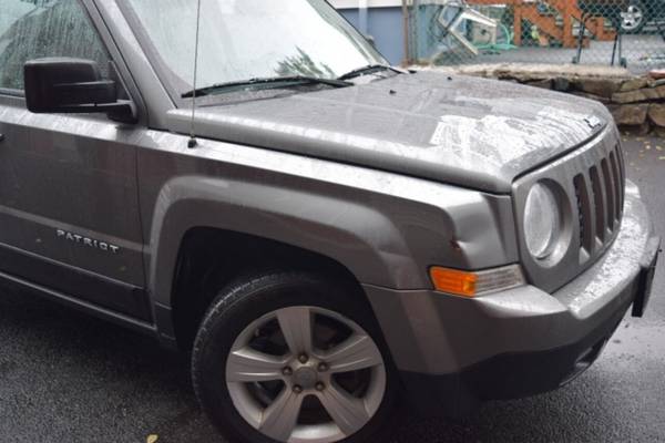 *2012* *Jeep* *Patriot* *Latitude 4dr SUV* - cars & trucks - by... for sale in Paterson, CT – photo 8