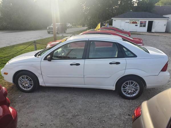 2005 Ford Focus ZX4 ONLY 90K miles - cars & trucks - by dealer -... for sale in Highland, IL – photo 5