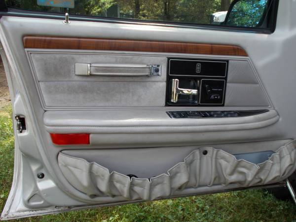 1992 Lincoln Continental *Very Low Miles *Clean Leather Seats for sale in Wayne, NJ – photo 11