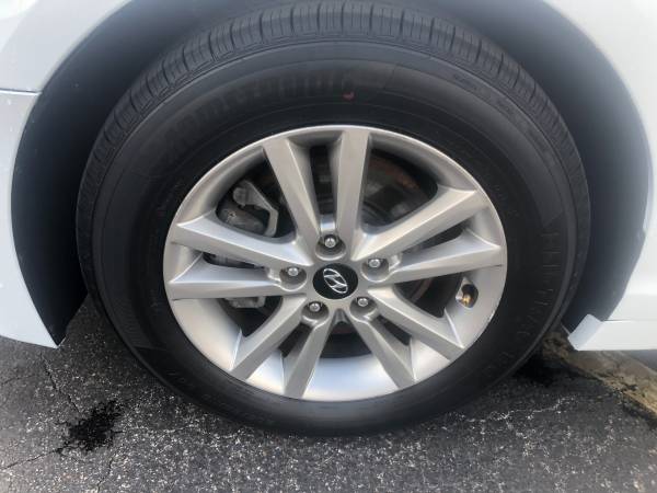 2015 HYUNDAI SONATA - 4 NEW TIRES - PEARL WHITE PAINT - VERY CLEAN -... for sale in Nashville, KY – photo 10