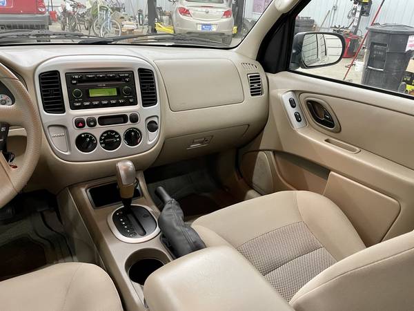 2005 Ford Escape XLT 4WD/72K Miles/2-Owner/Very Nice - cars & for sale in South Haven, MN – photo 18
