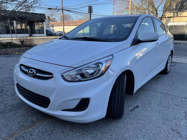 2017 Hyundai Accent SE White/Gray Just 69K Miles Clean Title No for sale in Baldwin, NY – photo 3