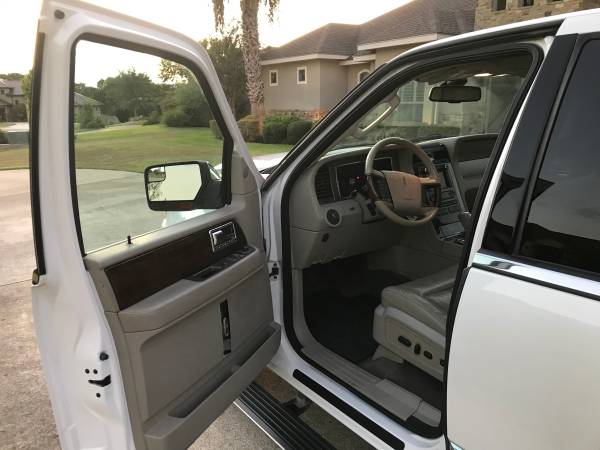 2013 Lincoln Navigator L - White for sale in New Braunfels, TX – photo 9