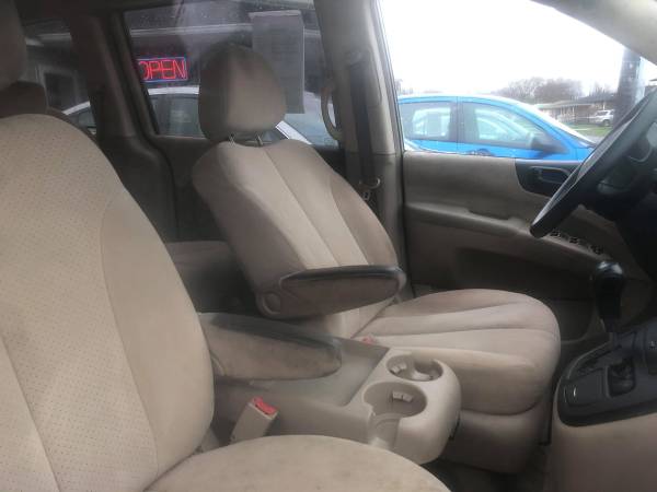 2007 Hyundai Entourage 120K Miles- Inspected - cars & trucks - by... for sale in Buffalo, NY – photo 3
