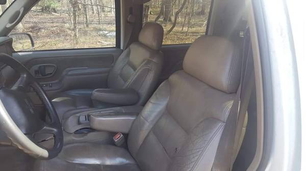 1999 GMC SUBURBAN 2500 454 7.4ltr 2WD - cars & trucks - by owner -... for sale in Triangle, District Of Columbia – photo 6