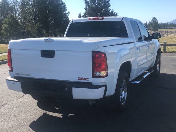 2008 GMC NEW SIERRA DENALI AWD - LOW MILES - - by for sale in Sisters, OR – photo 20