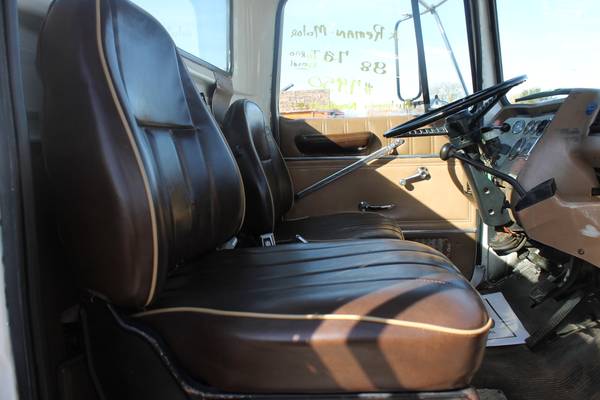 1988 FORD L8000 DAY CAB SEMI 7.8 I6 DIESEL AUTOMATIC LOW MILES CLEAN... for sale in WINDOM, MN – photo 16