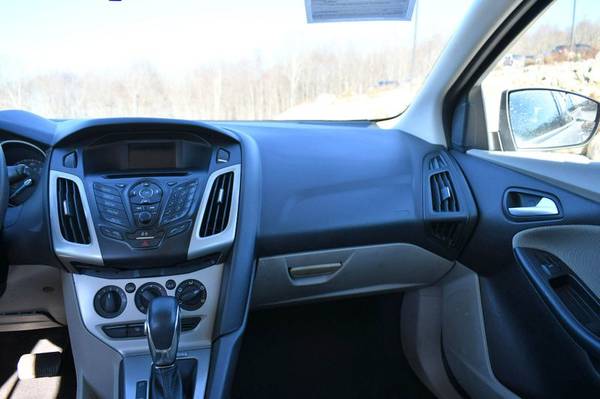 2014 Ford Focus SE - - by dealer - vehicle for sale in Naugatuck, CT – photo 13