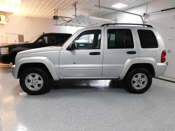 2002 JEEP LIBERTY LIMITED 4WD W/ ONLY 141K MILES! SOUTHERN VEHICLE!... for sale in Battle Creek, MI – photo 4