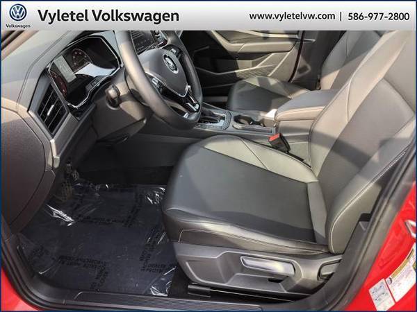 2019 Volkswagen Jetta sedan SE Auto w/ULEV - Volkswagen Tornado Red for sale in Sterling Heights, MI – photo 17