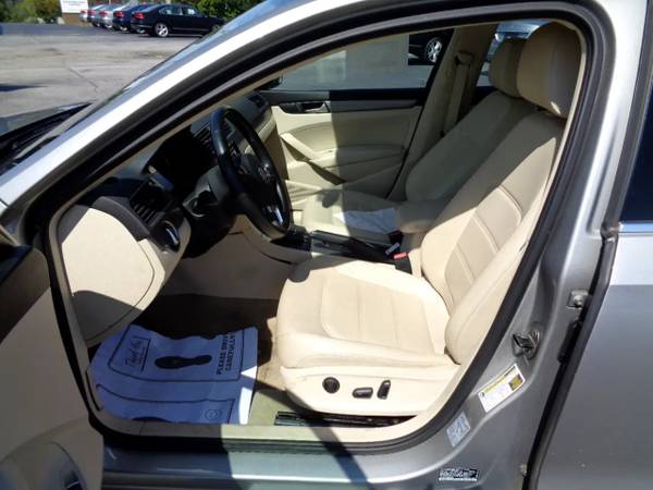 2014 Volkswagen Passat 4dr Sdn 2.0L DSG TDI SE w/Sunroof - cars &... for sale in Greenville, SC – photo 9