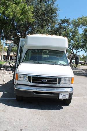 2003 Bus Glaval Ford Gas/Non-CDL/ 14 passenger for sale in Pompano Beach, FL – photo 13