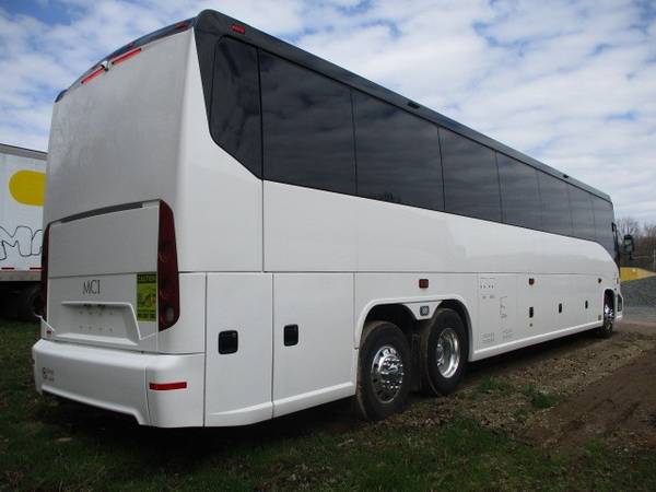 3) 2018 MCI J4500 56 Passenger Luxury Coach Bus RTR 1024836-01-03 for sale in Dayton, NJ – photo 6