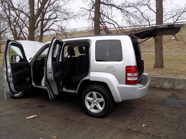 2009 Jeep Liberty 4WD 4dr Rocky Mountain - - by dealer for sale in Norton, OH – photo 18