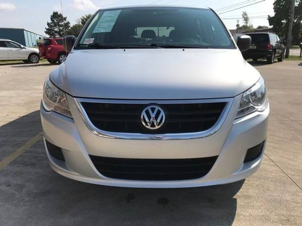 2009 *Volkswagen* *Routan* *S* - cars & trucks - by dealer - vehicle... for sale in Medina, OH – photo 4